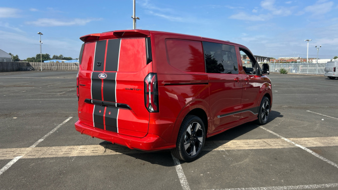 Ford Transit Custom 320 L1 Petrol Fwd 2.5 PHEV 232ps H1 Double Cab Van Sport Auto - Image 10